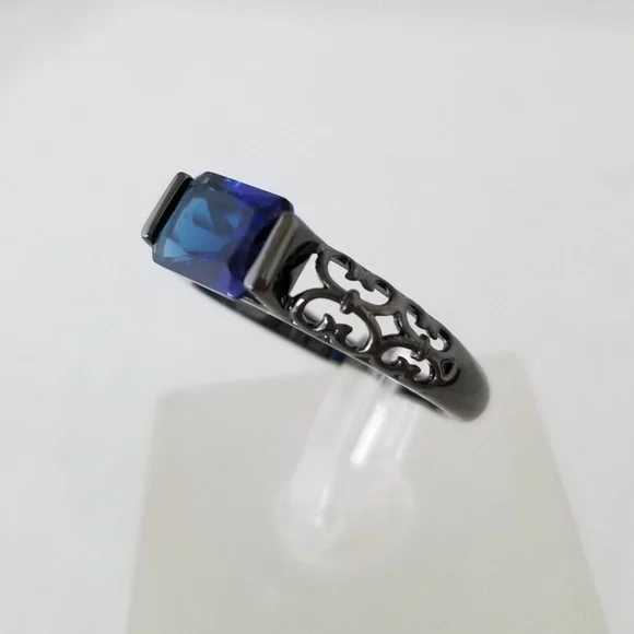 18k Horizontal Filigree Band - Picture 2 of 8